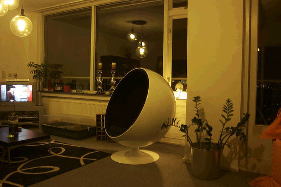 Фотография: Гостиная в стиле Современный, Интерьер комнат, Eero Aarnio, Кресло – фото на INMYROOM