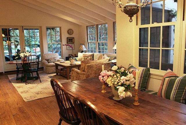 Фотография: Кухня и столовая в стиле Прованс и Кантри, Современный, Дома и квартиры, Интерьеры звезд – фото на INMYROOM Фотография: Кухня и столовая в стиле Прованс и Кантри, Современный, Дома и квартиры, Интерьеры звезд – фото на INMYROOM