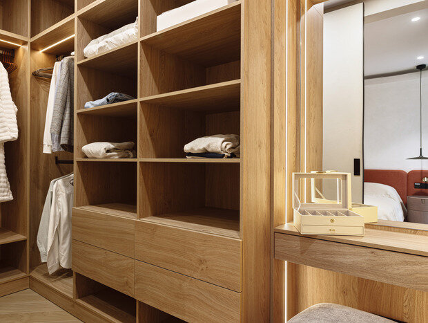 Фотография: Гардеробная в стиле Современный, Квартира, Проект дня, Сочи, 2 комнаты, 60-90 метров, современный/минимализм – фото на INMYROOM