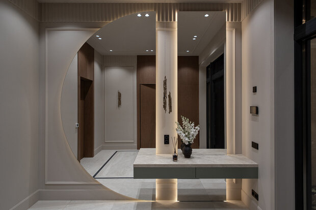 Фотография: Прихожая в стиле Современный, Минимализм, Дом, Проект дня, Дом и дача, Московская область, 4 и больше, Более 90 метров, Барвиха, современный с элементами классики и роскоши – фото на INMYROOM