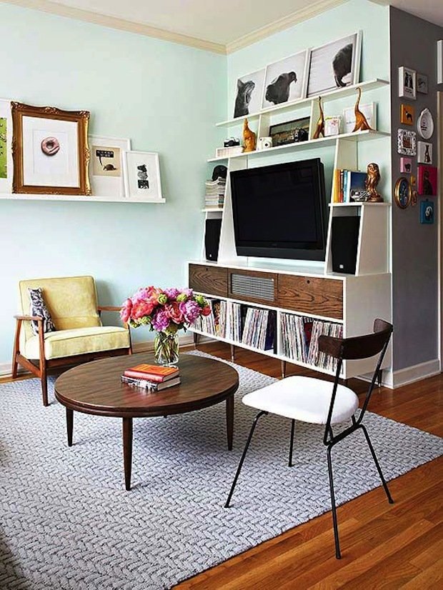 Фотография: Гостиная в стиле Прованс и Кантри, Декор интерьера, Малогабаритная квартира, Квартира, Интерьер комнат, Декор, Мебель и свет, Советы, дизайн гостиной, идеи для гостиной, маленькая гостиная, как увеличить маленькую гостиную, идеи для маленькой гостиной, мебель для маленькой гостиной, планировка маленькой гостиной – фото на INMYROOM