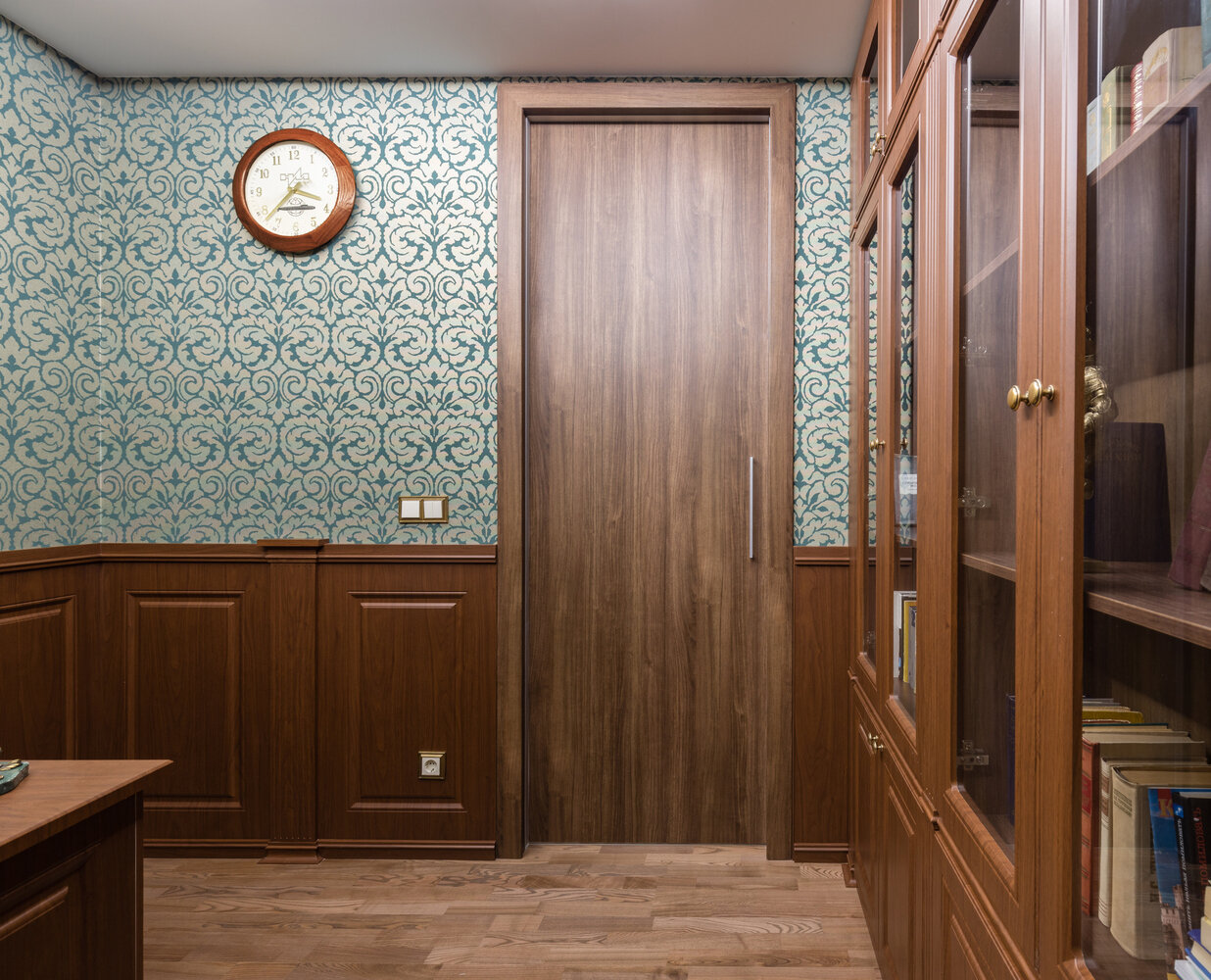 Фотография: Кабинет в стиле Классический, Современный, Квартира, Проект недели, Санкт-Петербург, Монолитный дом, 4 и больше, Более 90 метров, Александра Сакмарова – фото на INMYROOM