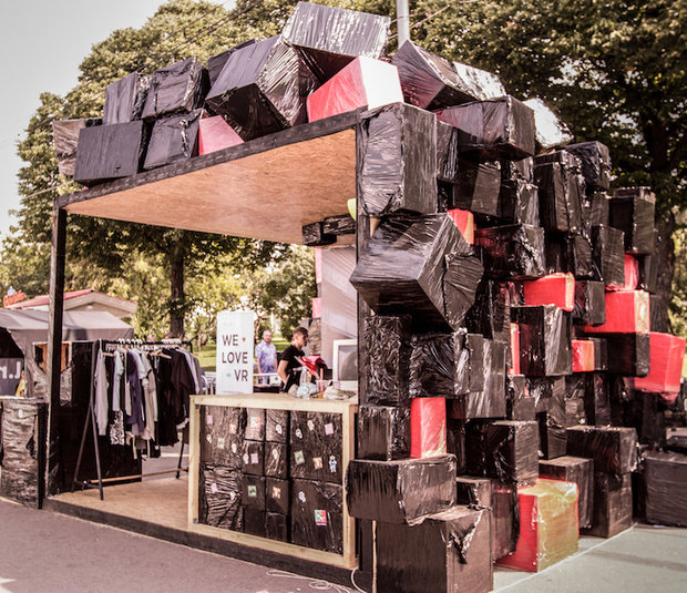 Фото из портфолио Стенд агентства на фестивале Faces&Laces 2015 – фотографии дизайна интерьеров на INMYROOM