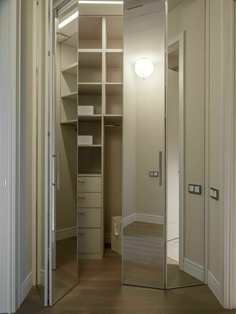 Фотография: Гардеробная в стиле Современный, Эклектика, Квартира, Проект дня, 4 и больше, Более 90 метров, Екатерина Митрошина, Анна Оробинская, Наталья Боник – фото на INMYROOM