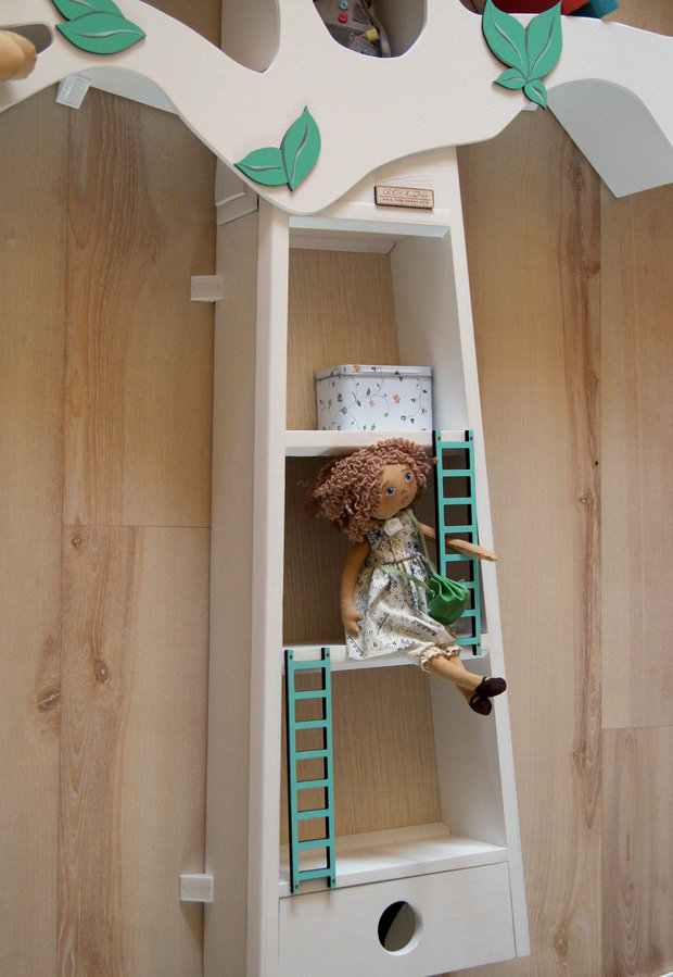 Фото из портфолио Дерево-стеллаж для детской комнаты – фотографии дизайна интерьеров на INMYROOM