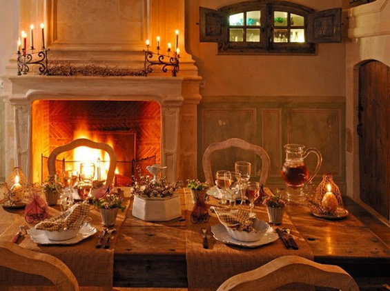 Фотография: Кухня и столовая в стиле Прованс и Кантри, Декор интерьера, Франция, Декор дома, Стол, Обеденная зона – фото на INMYROOM