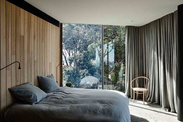 Фотография: Спальня в стиле Минимализм, Дом, Бежевый, Серый, Эко – фото на INMYROOM