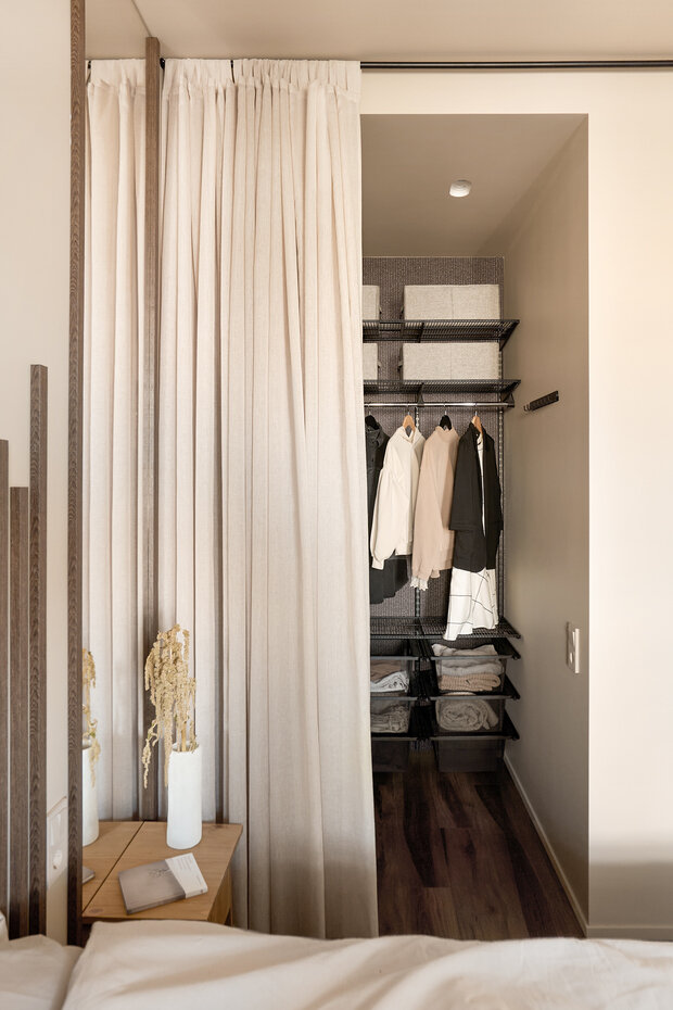 Фотография: Гардеробная в стиле Современный, Малогабаритная квартира, Квартира, Проект дня, Москва, 2 комнаты, до 40 метров, Монолитно-кирпичный, Анна Малютина, современный с элементами этники – фото на INMYROOM