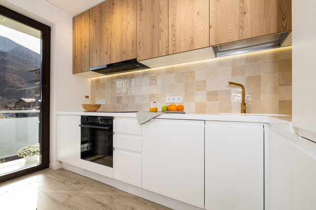 Фотография: Кухня и столовая в стиле Современный, Квартира, Проект дня, Сочи, Блочный дом, 3 комнаты, 60-90 метров, Красная Поляна, современный с элементами минимализма и скандинавского стиля, Анна Терентьева – фото на INMYROOM