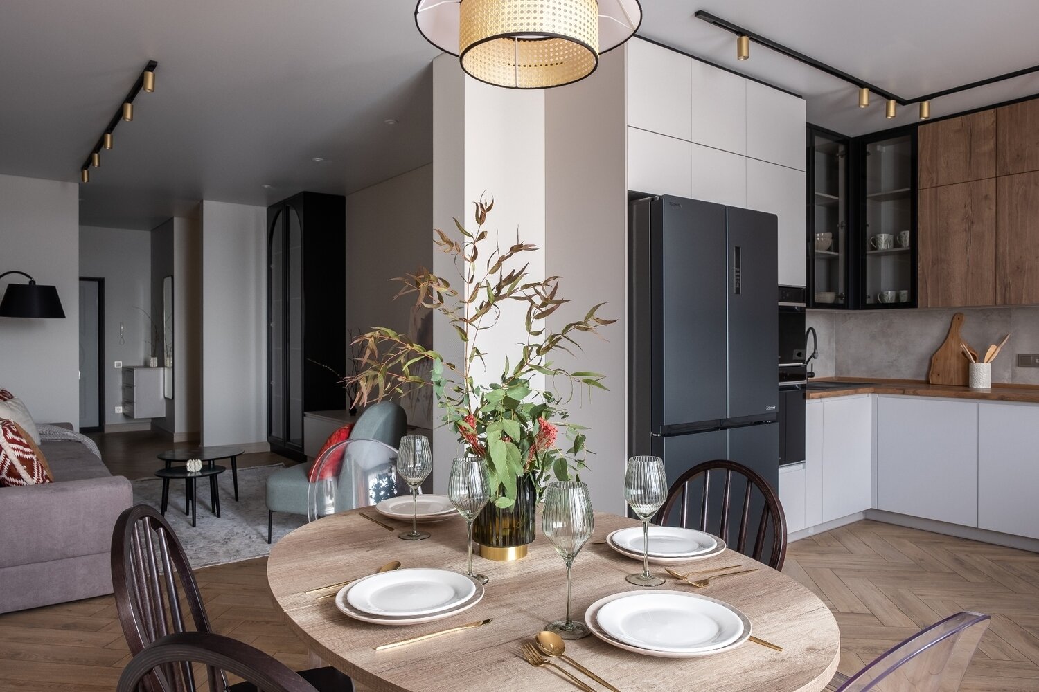 Фотография: Кухня и столовая в стиле Современный, Эклектика, Квартира, Проект недели, Ростов-на-Дону, 4 и больше, Более 90 метров, Монолитно-кирпичный, Koko design – фото на INMYROOM Фотография: Кухня и столовая в стиле Современный, Эклектика, Квартира, Проект недели, Ростов-на-Дону, 4 и больше, Более 90 метров, Монолитно-кирпичный, Koko design – фото на INMYROOM