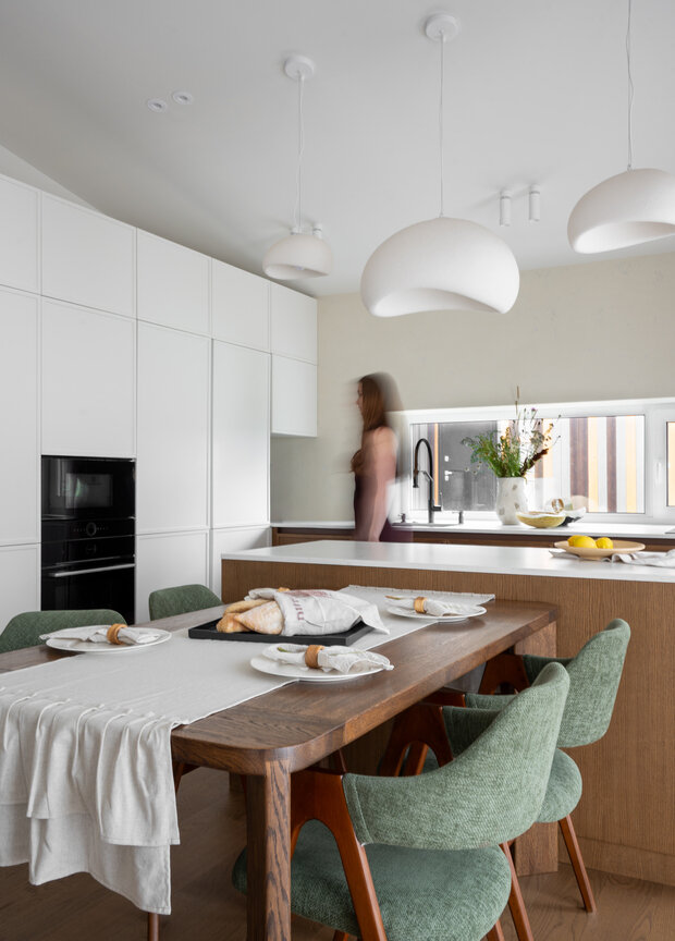 Фотография: Кухня и столовая в стиле Современный, Эко, Дом, Проект дня, Дом и дача, Московская область, 3 комнаты, Индивидуальный проект, современный с элементами минимализма и скандинавского стиля, Анастасия Давиденко – фото на INMYROOM