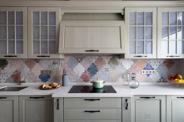 Фотография: Кухня и столовая в стиле Прованс и Кантри, Квартира, Проект недели, Москва, 3 комнаты, Более 90 метров, Sella Interior and Design, Светлана Цисвилер – фото на INMYROOM