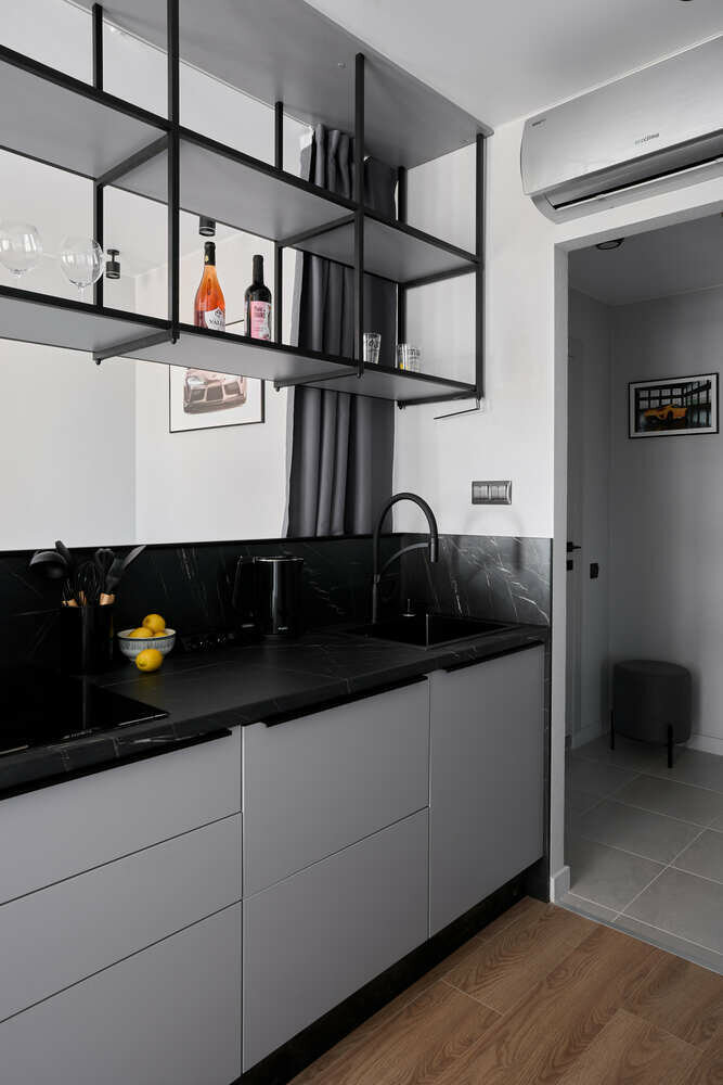 Фотография: Кухня и столовая в стиле Современный, Минимализм, Малогабаритная квартира, Квартира, Студия, Проект недели, Москва, Монолитный дом, до 40 метров, SST DESIGN, Светлана Тяговская – фото на INMYROOM Фотография: Кухня и столовая в стиле Современный, Минимализм, Малогабаритная квартира, Квартира, Студия, Проект недели, Москва, Монолитный дом, до 40 метров, SST DESIGN, Светлана Тяговская – фото на INMYROOM