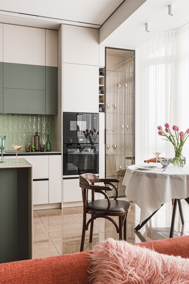 Фотография: Кухня и столовая в стиле Современный, Квартира, Проект дня, Кирпичный дом, 4 и больше, Более 90 метров, Алматы, современный с элементами эклектики, Марина Сапунова, Анара Байшулакова – фото на INMYROOM