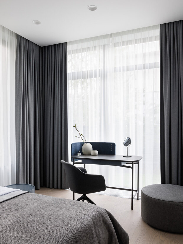 Фотография: Спальня в стиле Современный, Минимализм, Дом, Проект дня, Санкт-Петербург, Дом и дача, Ленинградская область, 4 и больше, Более 90 метров, Юлия Скачкова – фото на INMYROOM