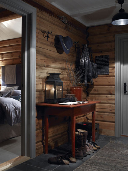 Фотография: Прихожая в стиле Прованс и Кантри, Дом, Цвет в интерьере, Дома и квартиры, Камин, Балки, Синий – фото на INMYROOM