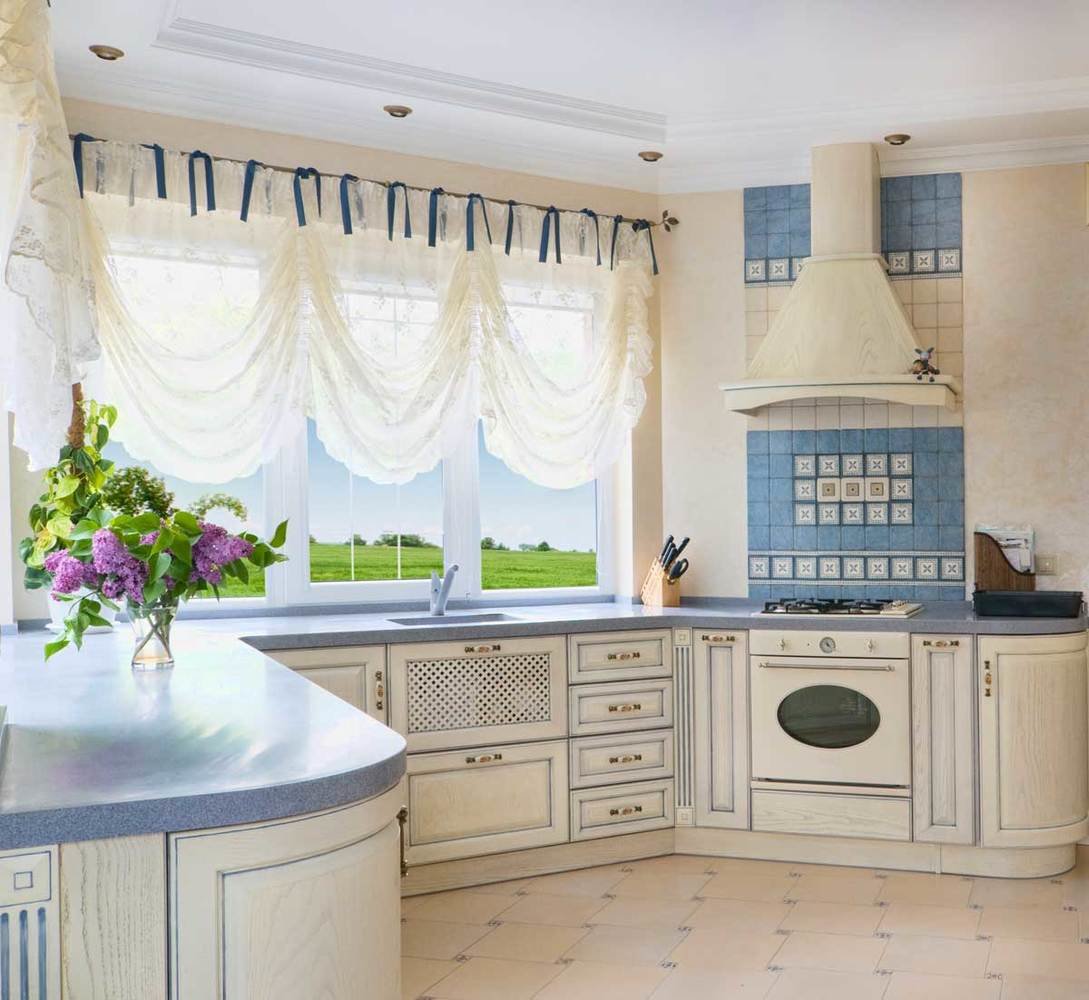 Фотография: Кухня и столовая в стиле , Декор интерьера, Дом, Франция, Декор дома, Советы, Прованс – фото на INMYROOM Фотография: Кухня и столовая в стиле , Декор интерьера, Дом, Франция, Декор дома, Советы, Прованс – фото на INMYROOM