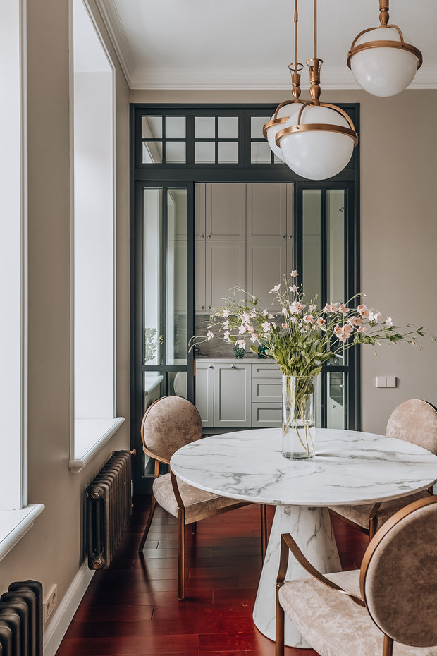 Фотография: Кухня и столовая в стиле Классический, Современный, Квартира, Проект недели, Санкт-Петербург, 3 комнаты, 60-90 метров, Наталья Комова – фото на INMYROOM