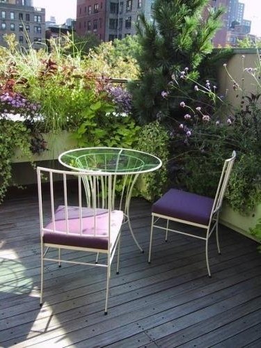 Фотография: Балкон в стиле Прованс и Кантри, Современный, Ландшафт, Декор, Терраса, Советы, Мария Шумская, Есения Семипядная, элегантный городской балкон, винтажные вещи на балконе, восточный декор для балкона, балкон в средиземноморском стиле, ландшафтный дизайн для балкона, горизонтальное озеленение, хвойные растения на балконе – фото на INMYROOM