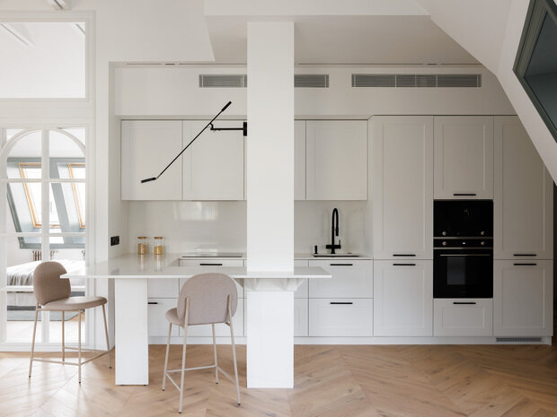 Фотография: Кухня и столовая в стиле Скандинавский, Современный, Минимализм, Квартира, Проект дня, Санкт-Петербург, Кирпичный дом, 3 комнаты, Более 90 метров, Елена Булович – фото на INMYROOM