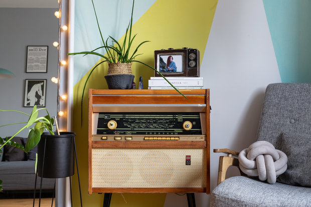 Фотография: Гостиная в стиле Скандинавский, Эклектика, Квартира, Белый, Проект недели, Зеленый, Желтый, Серый, Бирюзовый, Эко, 3 комнаты, 60-90 метров – фото на INMYROOM