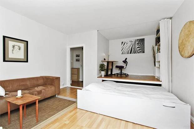 Фотография: Спальня в стиле Скандинавский, Гостиная, Интерьер комнат – фото на INMYROOM