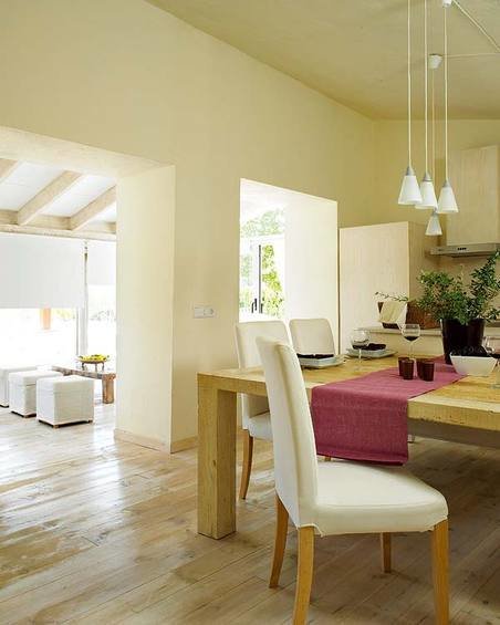 Фотография: Кухня и столовая в стиле Эко, Дом, Цвет в интерьере, Дома и квартиры, Белый, Бассейн, Плетеная мебель – фото на INMYROOM