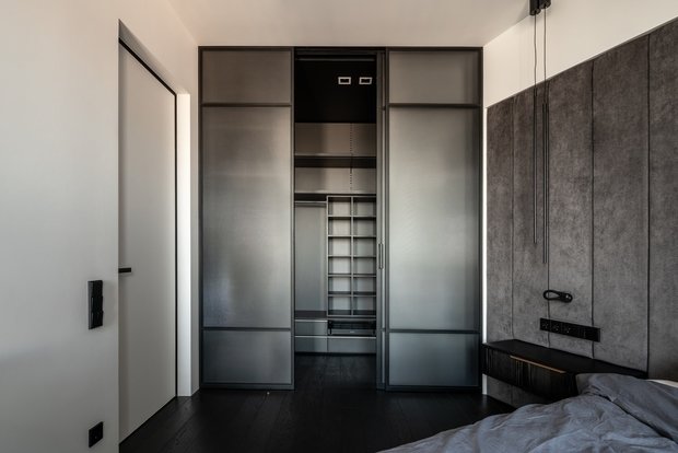 Фотография: Спальня в стиле Современный, Минимализм, Квартира, Проект недели, Киев, 2 комнаты, 60-90 метров, Lauri Brothers, Юрий Лаури, Сергей Лаури, Анастасия Темпинская – фото на INMYROOM