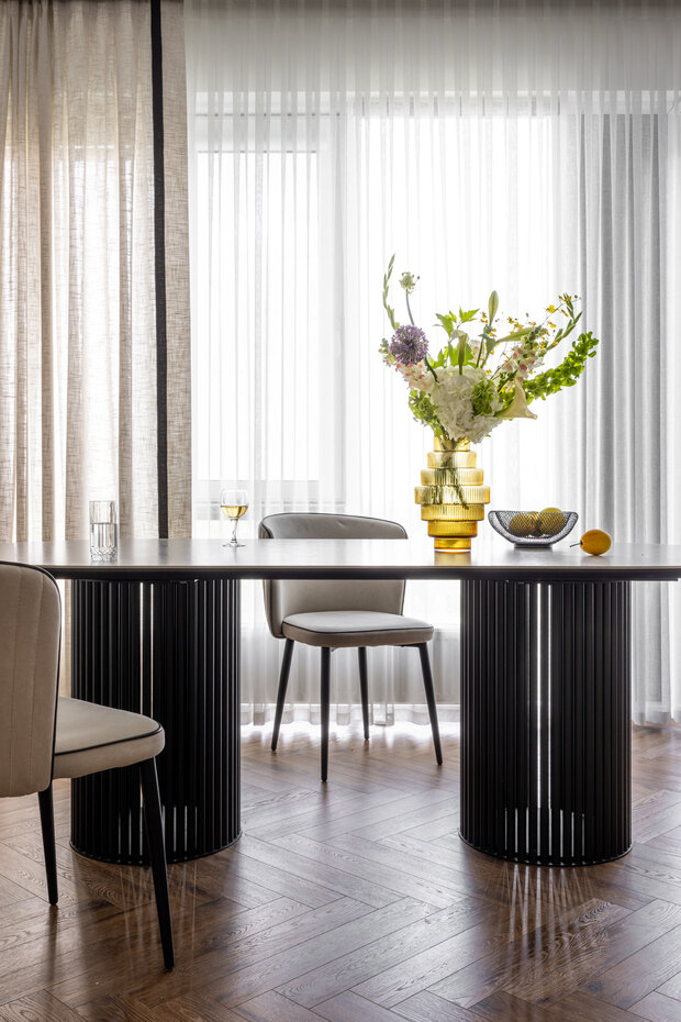 Фотография: Кухня и столовая в стиле Современный, Квартира, Проект дня, Монолитный дом, 3 комнаты, Алматы, минимализм с элементами современного дизайна, Данара Байтурсынова – фото на INMYROOM