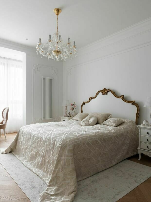 Фотография: Спальня в стиле Классический, Современный, Квартира, Проект дня, Москва, 2 комнаты, 60-90 метров, современный с элементами классики и роскоши, современный с элементами неоклассики, Ксения Луб – фото на INMYROOM