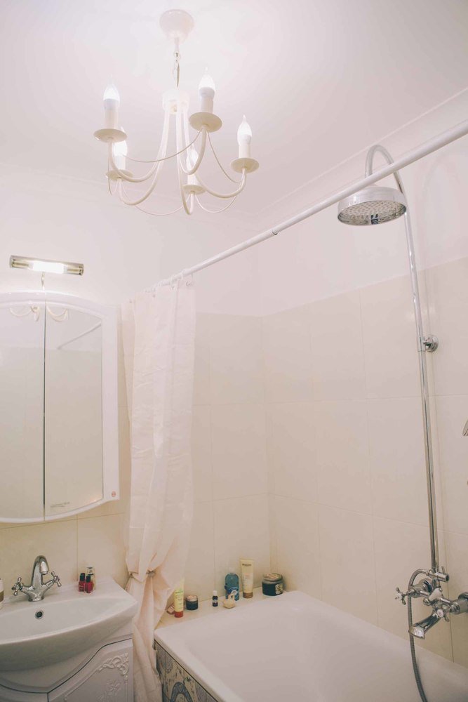 Фотография: Ванная в стиле Прованс и Кантри, Классический, Эклектика, Квартира, Украина, Планировки, Декор, Мебель и свет, Белый, Проект недели, Бежевый, Серый, Розовый, Голубой, Бирюзовый, Коричневый, Киев, ИКЕА, перепланировка однокомнатной квартиры, Sadolin, Butlers, Befag, N&B light, AGT, Wannabe Decor, Tektura Ornamentals, Sandudd white secrets, Art De Vivre, Ирина Мануковская, Art De Vivre, Smart Design Studio, квартира в мансарде – фото на INMYROOM Фотография: Ванная в стиле Прованс и Кантри, Классический, Эклектика, Квартира, Украина, Планировки, Декор, Мебель и свет, Белый, Проект недели, Бежевый, Серый, Розовый, Голубой, Бирюзовый, Коричневый, Киев, ИКЕА, перепланировка однокомнатной квартиры, Sadolin, Butlers, Befag, N&B light, AGT, Wannabe Decor, Tektura Ornamentals, Sandudd white secrets, Art De Vivre, Ирина Мануковская, Art De Vivre, Smart Design Studio, квартира в мансарде – фото на INMYROOM