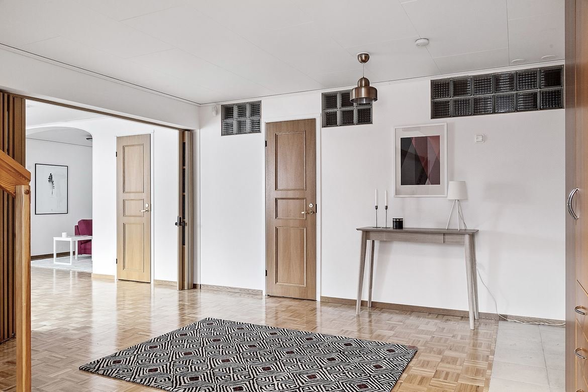 Фотография: Прихожая в стиле Современный, Кухня и столовая, Гостиная, Декор интерьера, Дом, Швеция, Стокгольм, как создать уютную атмосферу, 4 и больше, Более 90 метров, гостеприимный интерьер – фото на INMYROOM