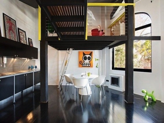 Фотография: Кухня и столовая в стиле Лофт, Квартира, Австралия, Цвет в интерьере, Дома и квартиры, Черный, Картины – фото на INMYROOM