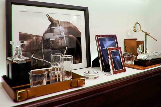 Фотография: Аксессуары в стиле Классический, Индустрия, События, Светильники – фото на INMYROOM