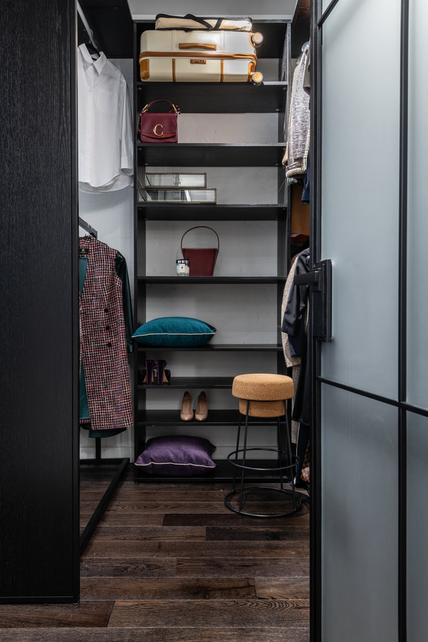 Фотография: Гардеробная в стиле Лофт, Эклектика, Квартира, Проект дня, Москва, Сталинка, Кирпичный дом, 2 комнаты, 40-60 метров, Алина Палагина – фото на INMYROOM