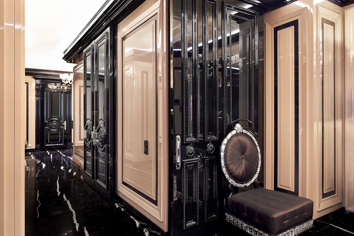 Фото из портфолио Глянцевые двери и стеновые панели для квартиры в ар деко – фотографии дизайна интерьеров на INMYROOM Фото из портфолио Глянцевые двери и стеновые панели для квартиры в ар деко – фотографии дизайна интерьеров на INMYROOM