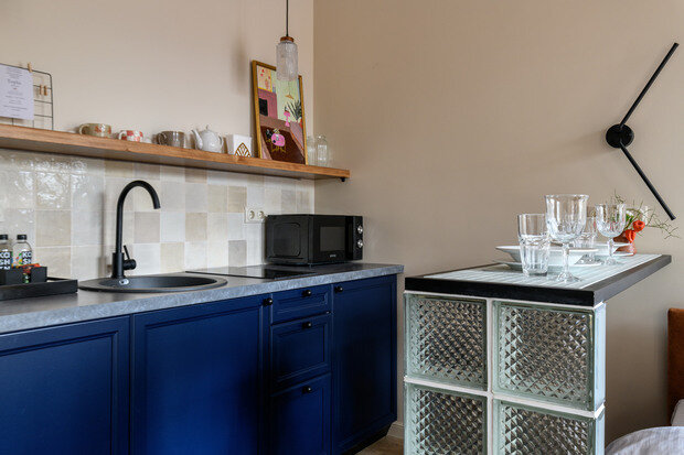 Фотография: Кухня и столовая в стиле Современный, Минимализм, Малогабаритная квартира, Квартира, Студия, Проект недели, Санкт-Петербург, Кирпичный дом, до 40 метров, Арина Зайцева – фото на INMYROOM