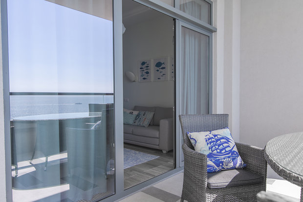 Фотография: Терраса в стиле Современный, Квартира, Крым, Проект недели, 2 комнаты, 40-60 метров, Татьяна Казанцева, Монолитно-кирпичный, Ялта – фото на INMYROOM