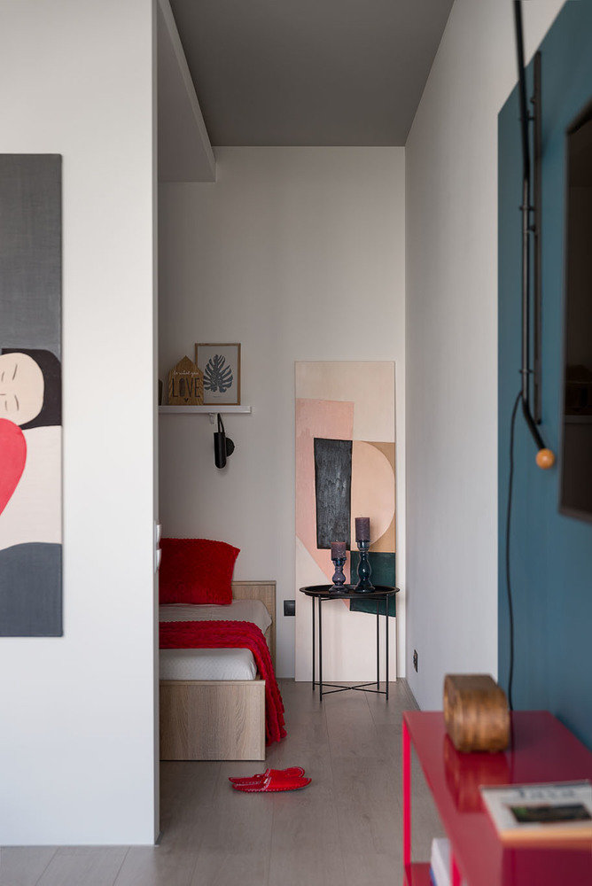 Фотография: Спальня в стиле Современный, Кухня и столовая, Ванная, Гостиная, Квартира, Белый, Проект недели, Красный, Синий, Серый, 1 комната, 40-60 метров, ПРЕМИЯ INMYROOM – фото на INMYROOM