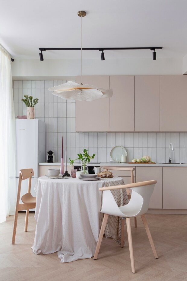 Фотография: Кухня и столовая в стиле Скандинавский, Современный, Эко, Малогабаритная квартира, Квартира, Проект недели, Санкт-Петербург, Монолитный дом, 2 комнаты, до 40 метров, Маша Бондаренко – фото на INMYROOM