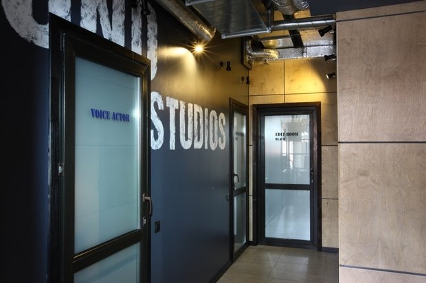 Фотография: Офис в стиле Лофт, Офисное пространство, Россия, Белый, Черный, Красный, Новая Москва, Антон Корнеев, Екатерина Корнеева, Fibr Film, Korneev Design Workshop, как оформить офис, лофт для офисных помещений, лофт для офиса, интерьер офиса – фото на INMYROOM