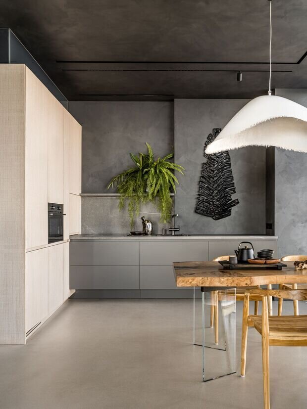 Фотография: Кухня и столовая в стиле Лофт, Современный, Эклектика, Бохо, Квартира, Проект дня, Москва, Монолитный дом, 2 комнаты, 60-90 метров, Эксклюзивные проекты, современный/роскошный, фото интерьера, дизайн интерьера фото, тренды в дизайне 2026, тренды в дизайне интерьеров 2026 – фото на INMYROOM