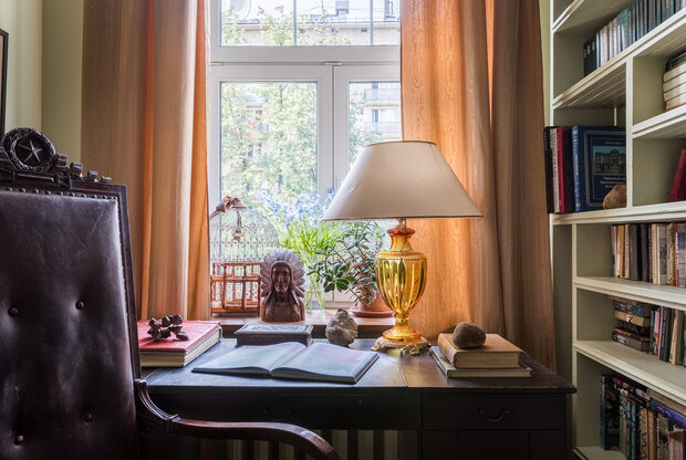 Фотография: Кабинет в стиле Классический, Квартира, Проект дня, Москва, Дарья Харитонова, Кирпичный дом, 3 комнаты, 60-90 метров, классический / традиционный – фото на INMYROOM