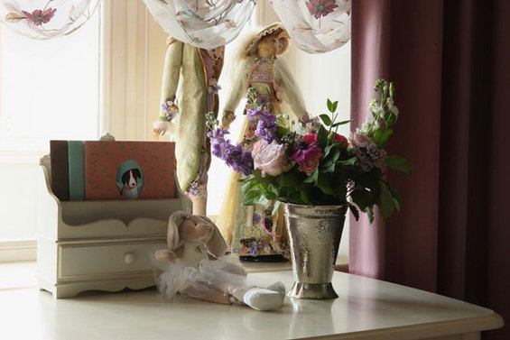 Фотография: Аксессуары в стиле Прованс и Кантри, Дом, Цвет в интерьере, Дома и квартиры, Белый, Большие окна – фото на InMyRoom.ru