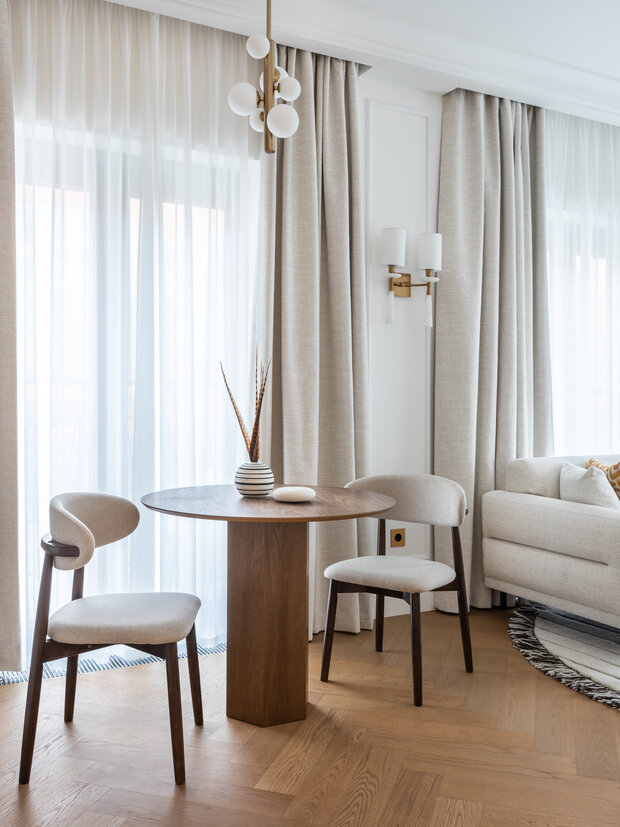 Фотография: Кухня и столовая в стиле Современный, Квартира, Проект дня, Москва, 2 комнаты, 40-60 метров, современный с элементами классики и роскоши – фото на INMYROOM