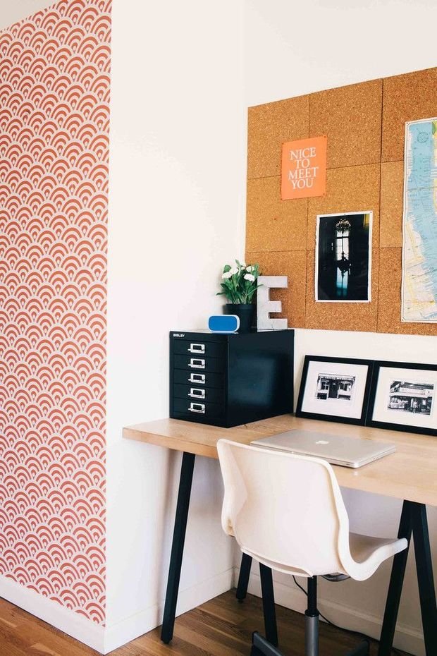 Фотография: Кабинет в стиле Современный, Малогабаритная квартира, Квартира, Советы, Бежевый, Бирюзовый, Зонирование, как зонировать комнату, как зонировать однушку, как зонировать однокомнатную квартиру – фото на INMYROOM