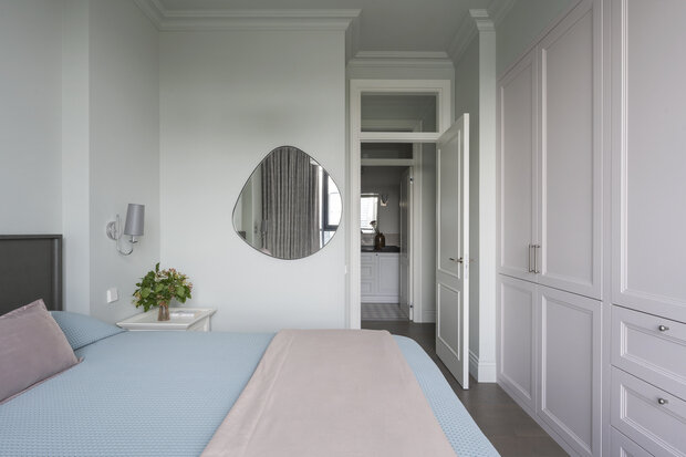Фотография: Спальня в стиле Классический, Современный, Эклектика, Квартира, Проект дня, Москва, 2 комнаты, 60-90 метров, современный с элементами классики и роскоши – фото на INMYROOM