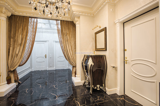 Фото из портфолио Фото реализованной прихожей в квартире от Батенькофф в классике  – фотографии дизайна интерьеров на InMyRoom.ru