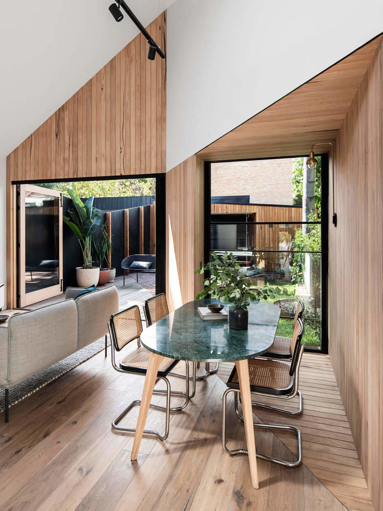 Фотография: Кухня и столовая в стиле Эко, Современный, Дом, Белый, Черный, Бежевый, Дом и дача – фото на INMYROOM Фотография: Кухня и столовая в стиле Эко, Современный, Дом, Белый, Черный, Бежевый, Дом и дача – фото на INMYROOM