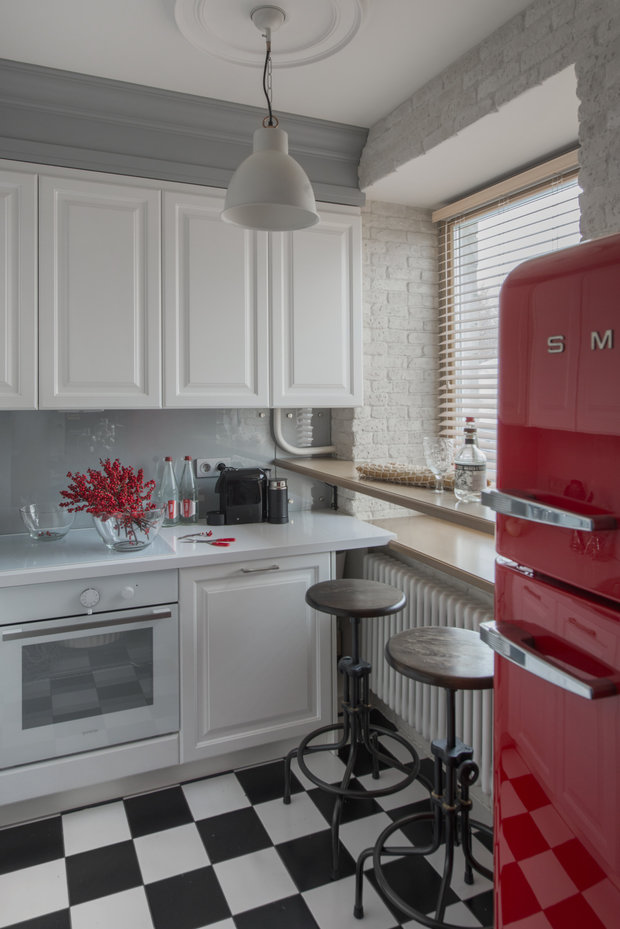 Фотография: Кухня и столовая в стиле Эклектика, Квартира, Проект недели, Москва, Кирпичный дом, 3 комнаты, 40-60 метров, Маша Кунякина – фото на INMYROOM